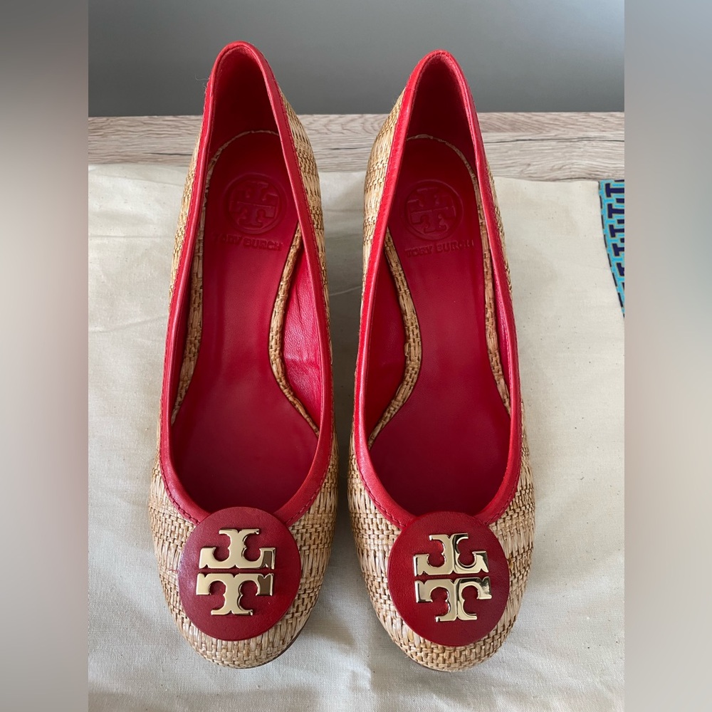 Tory Burch Sally Red Raffia Straw & Leather Logo Wedge Heel Pump Shoes Size 8M